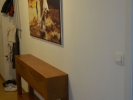 Console bicolor pour meubler un couloir